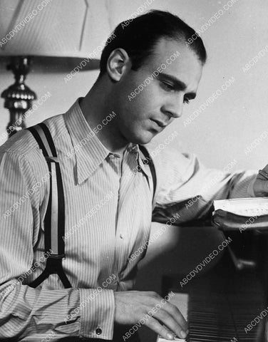 composer pianist Johnny Green at the piano 5253-19
