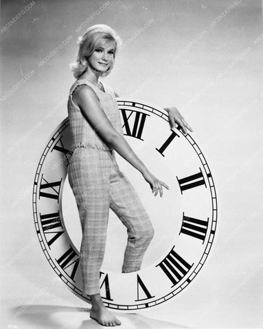 Yvette Mimieux Time Machine promo pose with clock 5347-36