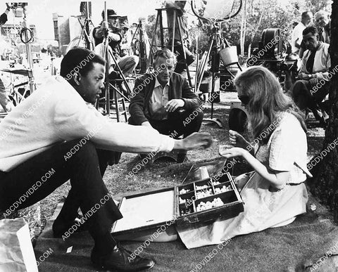 Sidney Poitier, director Guy Green, Shelley Winters on set film A Patch of Blue 5596-025