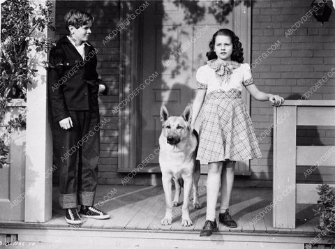 Ted Donaldson Sharyn Moffett and the dog film Rusty Leads the Way 5598-02