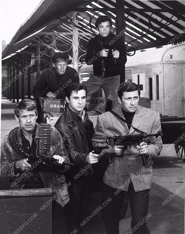 Ron Harper Cesare Danova Rudy Solari Christopher Cary Brendon Boone TV Garrison's Gorillas 5599-09