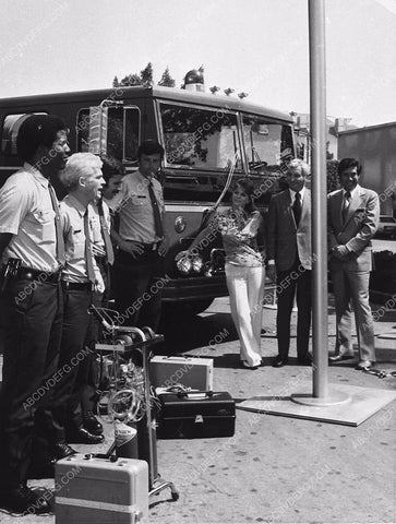 Robert Fuller and the firemen paramedics TV Emergency 5599-33