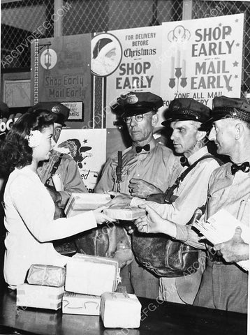 Shirley Temple does Christmas Post Office PSA and helps w delivery 5611a-08