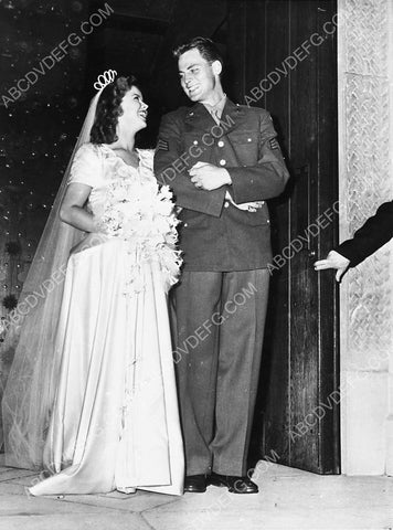 Shirley Temple & John Agar leaving the church on their wedding day 5611a-13