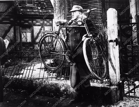 Alec Guinness film Situation Hopeless But Not Serious 5756-04