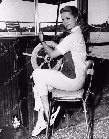 beautiful Martha Hyer takes the boat out for a spin 5884-23