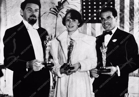 Academy Awards Paul Muni Luise Rainer Frank Capra w Oscar Statues 5956-20