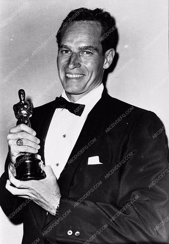 Academy Awards Charlton Heston on stage w his Oscar Statue 5956-22