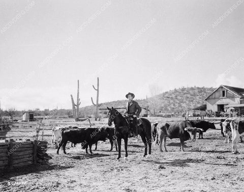 Robert Taylor on horseback film Billy the Kid 5969-16