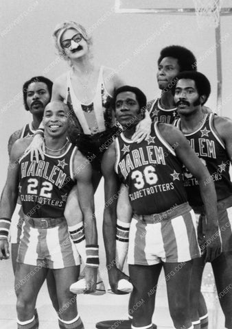 Goldie Hawn The Harlem Globetrotters TV Special 5989-10