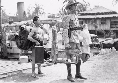 Gary Cooper arrives on scene film Real Glory 6038-03