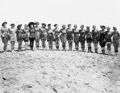 a lineup of all the Mack Sennett Bathing Beauties 6038-04