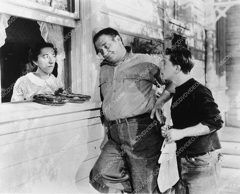 Margaret Hamilton w fresh pie for Wallace Beery & Mickey Rooney film Stablemates 6121-34