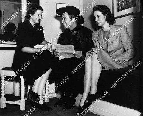 candid Robert Taylor in his dressing room w some ladies 6125-18