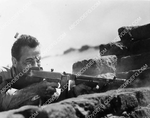 Humphrey Bogart w the machine gun film Sahara 6125-21