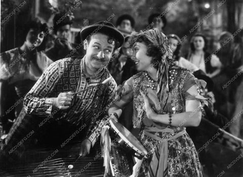 Jane Withers and tamborine with Borrah Minevitch in photo of Rascals 6141-06