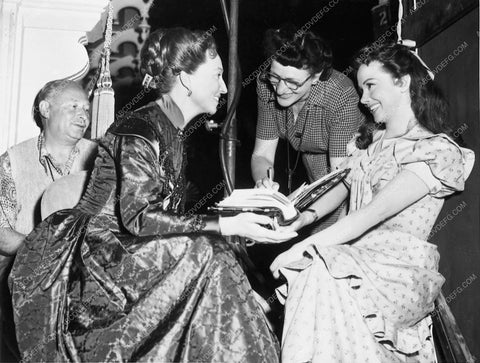 Agnes Moorehead Kathryn Grayson behind the scenes film Showboat 6158-19