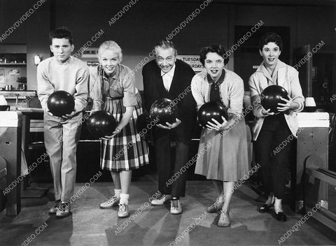 Billy Gray Lauren Chapin Robert Young Jane Wyatt Elinor Donahue go bowling TV Father Knows Best 6240-11