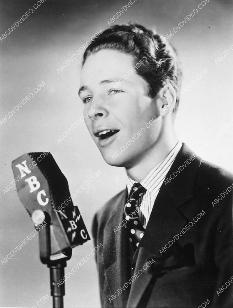 Kenny Baker at the NBC microphone 6241-28 – ABCDVDVIDEO, image size:776x1024