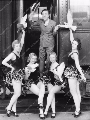 Ted Lewis cute showgirls and doves on the train 6252-23
