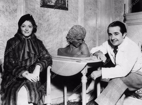 Janet Gaynor & artist sculptor with brand new bust 6273-13