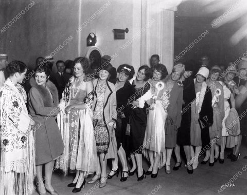 candid Janet Gaynor meets a whole long line of fans 6273-30