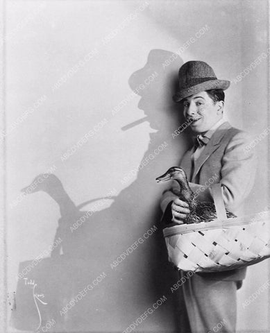 funny guy Joe Penner w a duck in a basket 6273-33