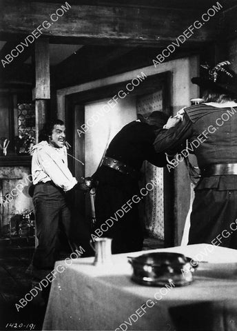 sword fighting sequence film The Three Musketeers 6473-17