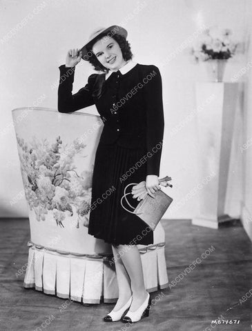 Judy Garland in her smart new fashion 6556-04