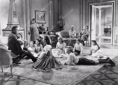 Julie Andrews and cast film The Sound of Music 6556-08