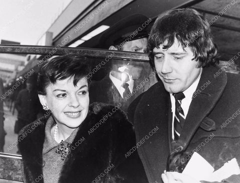 candid Judy Garland w someone who looks like Joe Namath 6556-31