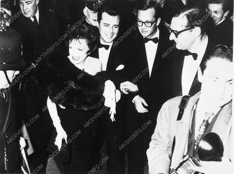 candid Judy Garland surrounded by press and fans 6556-35