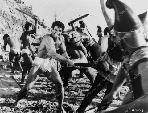 shirtless beefcake Steve Reeves dukes it out The Giant of Marathon 6572-02