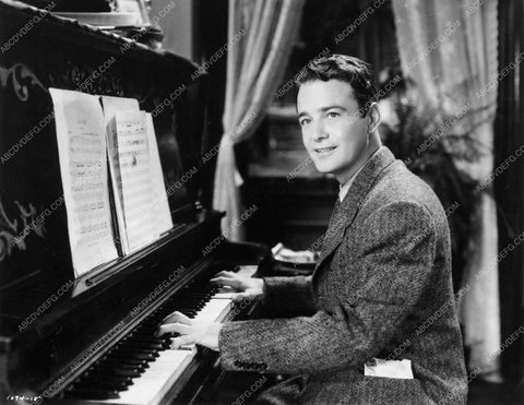 Lew Ayres at the paino film Broadway Serenade 6572-07