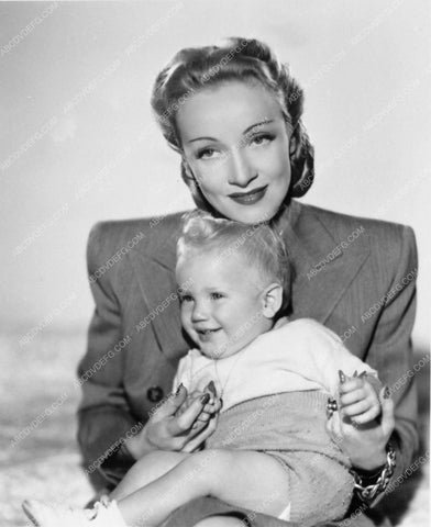 Marlene Dietrich David James film The Lady Is Willing 6572-23