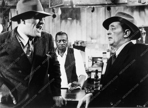 Robert Mitchum in Farewell My Lovely classic shot 6600-11