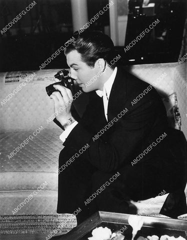 shutterbug Robert Taylor w his camera 6628-14