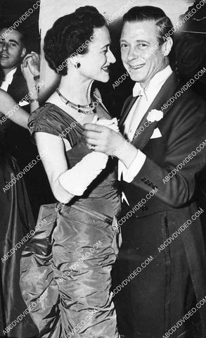 news photo The Duke & Duchess of Windsor out dancing 6851-016