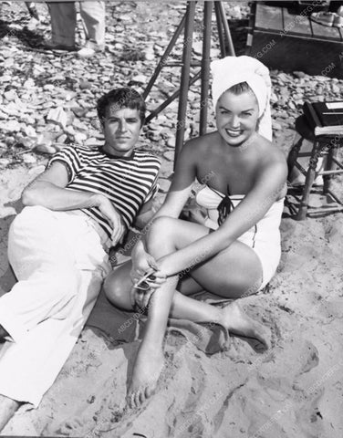 Esther Williams Fernando Lamas behind the scenes taking it easy 6863-07