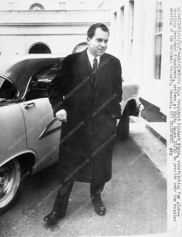 vice president Richard Nixon arrives at White House 6863-29