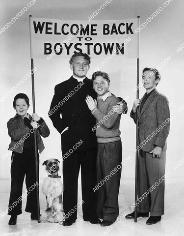 Spencer Tracy, Mickey Rooney, Bobs Watson, Larry Nunn & dog portrait film Men of Boys Town 6874-017