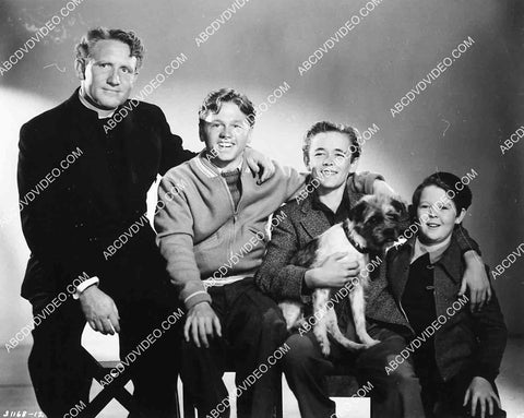 Spencer Tracy, Mickey Rooney, Bobs Watson, Larry Nunn & dog portrait film Men of Boys Town 6874-018