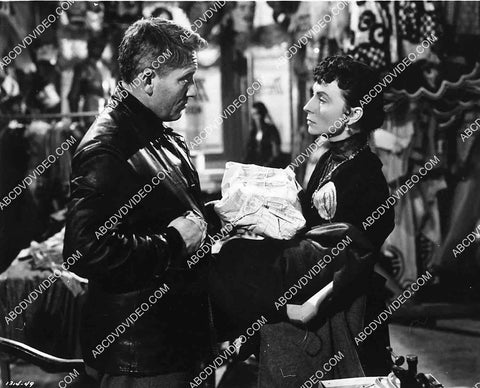 Spencer Tracy, Agnes Moorehead film The Seventh Cross 6874-034