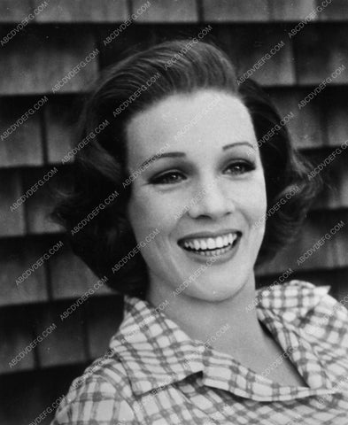 Julie Andrews portrait 6902-31