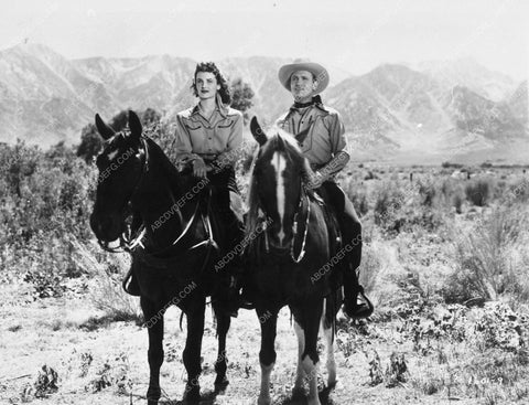 Peggy Stewart Gene Autry on horseback western Trail to San Antone 6905-25