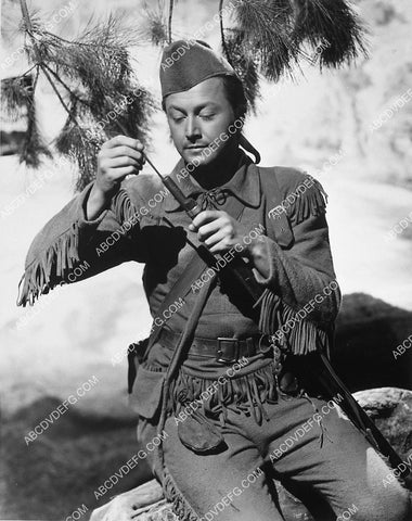 Robert Young cleaning his musket film Northwest Passage 6928-16