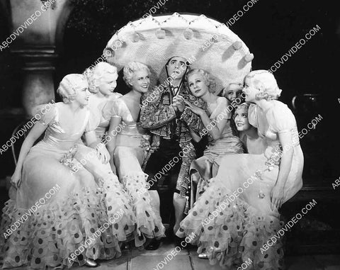 Eddie Cantor, Lyda Roberti and Goldwyn Girls film The Kid from Spain 6943-008