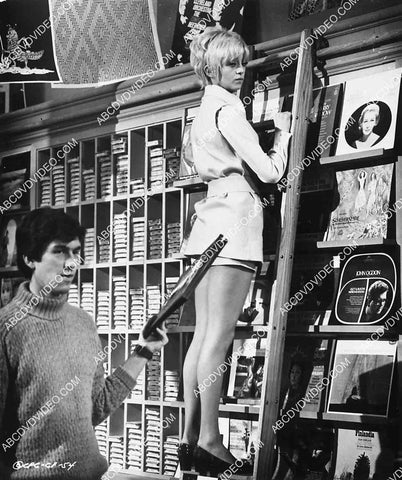 Goldie Hawn in short skirt on a ladder film Cactus Flower 6943-024