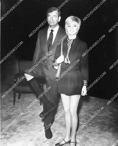 Goldie Hawn and Walter Matthau candid shot 6943-025