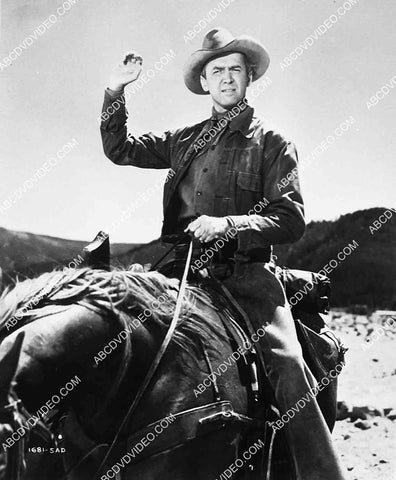 Jimmy Stewart on horse back film Bend of the River 6975-032